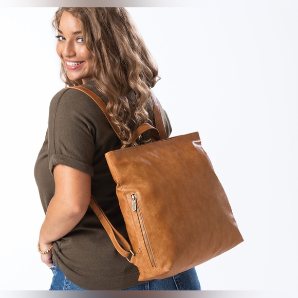 thirty-one Handbags - Nwot Thirty One high street Back pack cameral pebble